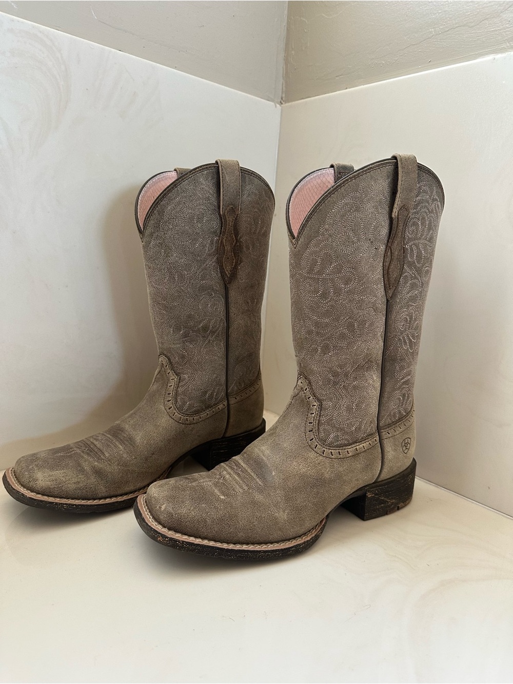 Ariat Round Up Remuda Wide Square Toe Western Boots
